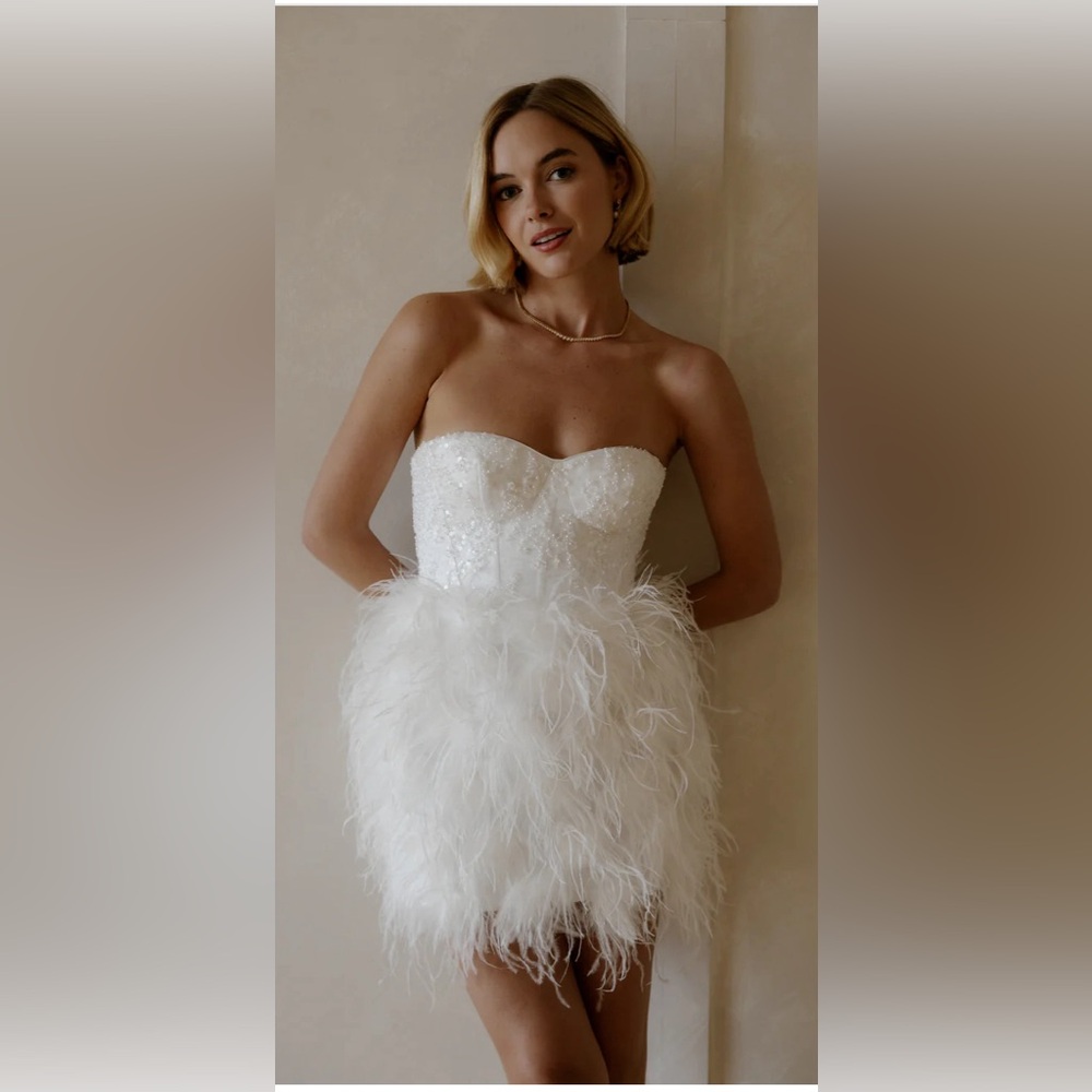 UNTAMED PETALS BY AMANDA JUDGE White Strapless Feather Mini Dress